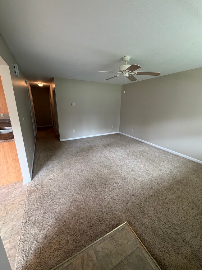 Foto del edificio - 348 Maplewood Dr
