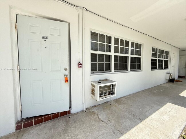 Building Photo - 1471 NE 170th St