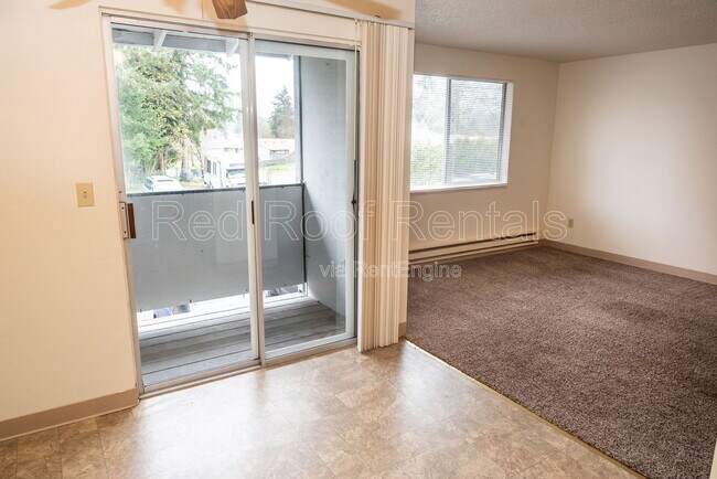 Foto del edificio - 302-163 163 St Ct E