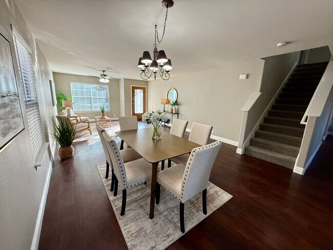 Building Photo - Stunning 2-story, 4-bedroom, 2.5-bathroom ...