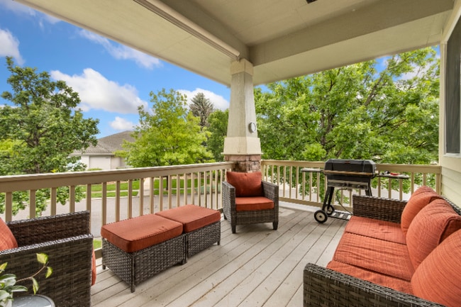 Building Photo - 4918 Valley Oak Dr