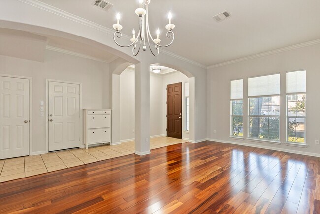 Building Photo - Beautiful 4 Bedroom, 3 Bathroom Home in Me...