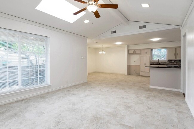 Foto del edificio - 7709 Village Trail Dr