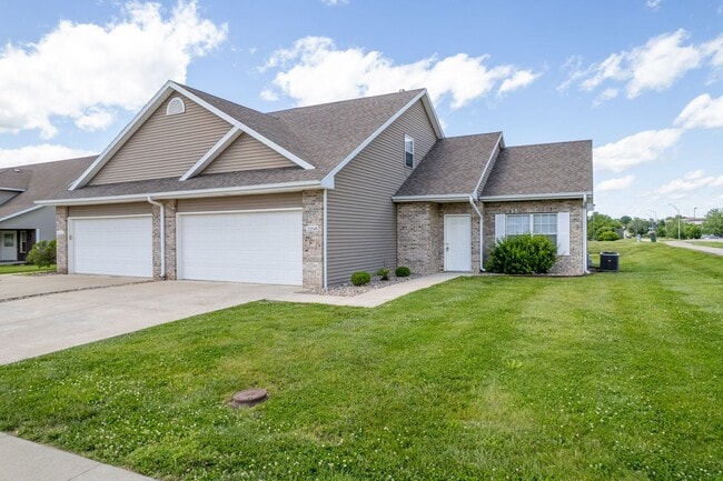 Building Photo - 3256-3258 Wind River Cir.
