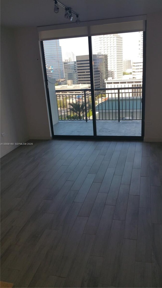 Foto del edificio - 999 SW 1st Ave