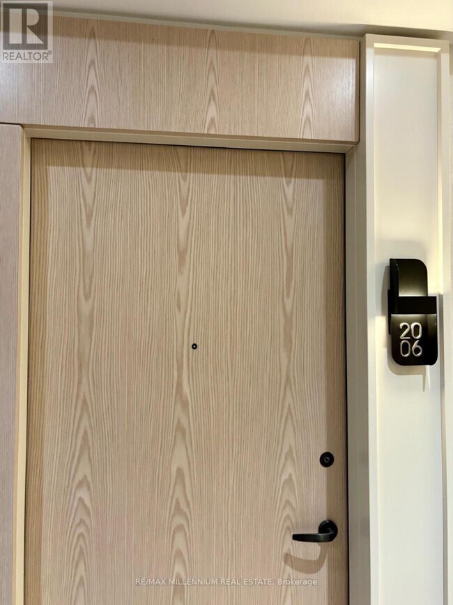 Photo du bâtiment - 10 Inn On The Pk Dr