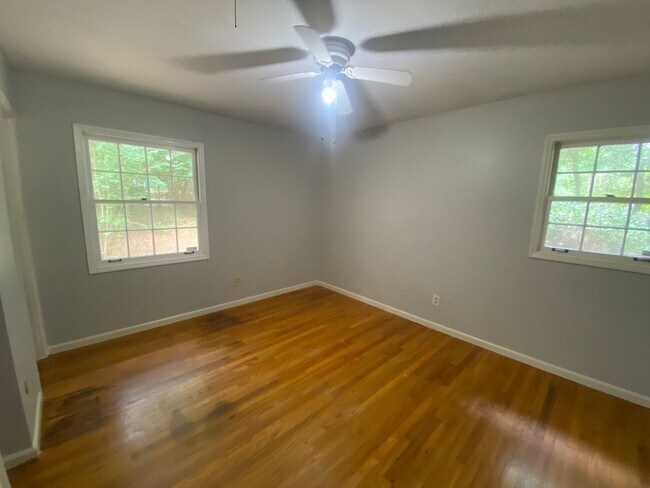 Building Photo - Great Location and Great Home!
