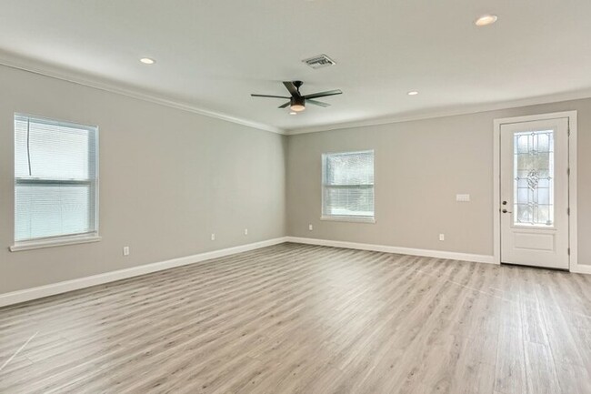 Building Photo - 7977 49Th Avenue N, St Petersburg, FL, 33709