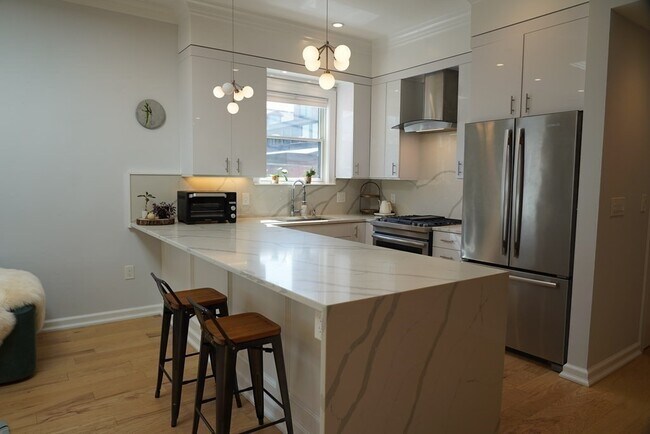 Building Photo - 135 2nd St