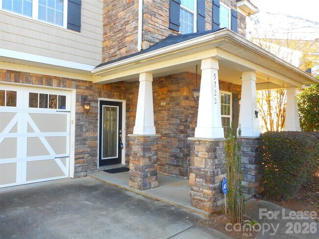 Foto del edificio - 5722 El Campo Ct