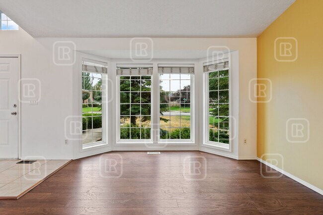 Foto del edificio - 23713 E Maxwell Ave