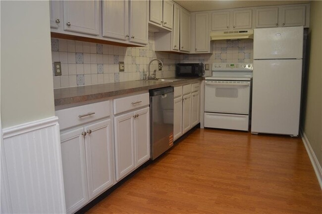 Building Photo - 31 Devereux Ave