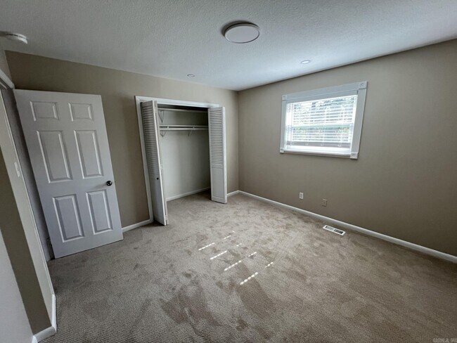 Foto del edificio - 9019 N Rodney Parham Rd