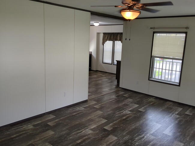 Building Photo - 52 Edgewood Dr