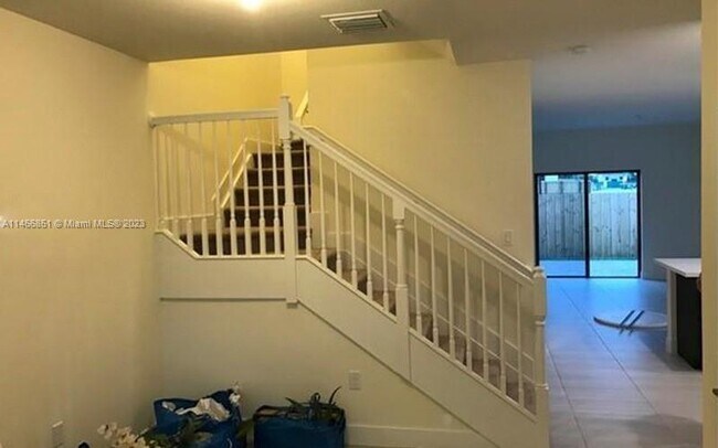 Foto del edificio - 8878 NW 103rd Ave