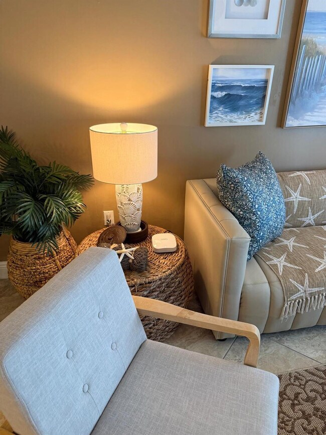 Building Photo - 6917 Collins Ave