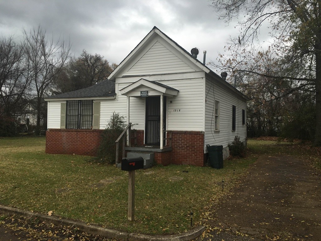 Primary Photo - 1218 Langley Ave