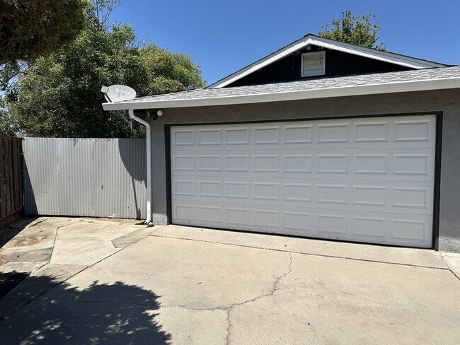 Foto del edificio - Welcome to Woodside Drive! Opportunity awa...