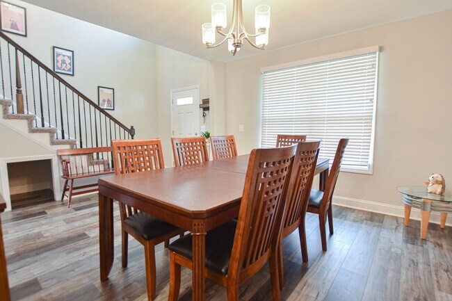 Foto del edificio - Pet Friendly Four Bedroom!