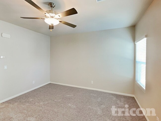 Foto del edificio - 7237 Halo Falls St