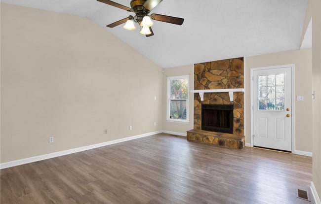 Building Photo - 1332 Oak Knolls Dr