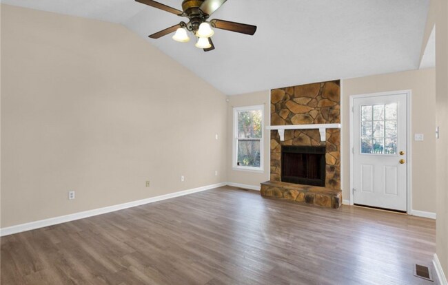 Foto del edificio - 1332 Oak Knolls Dr