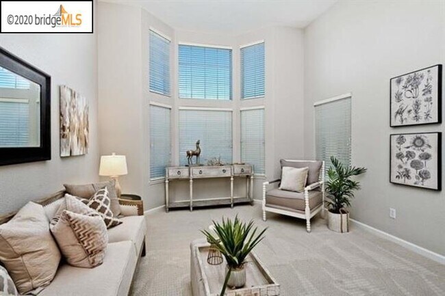 Foto del edificio - 410 Jonathan Ridge Dr