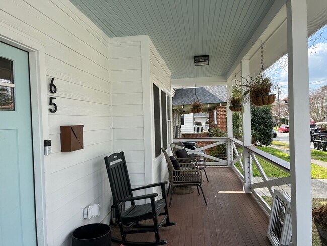 Building Photo - 4 Bedroom 3 Bath Furnished House in Downto...