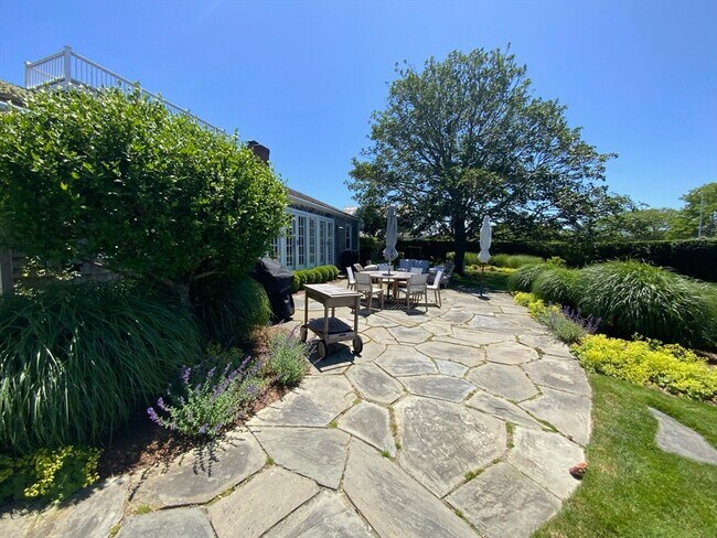 Building Photo - 17 Burnell St