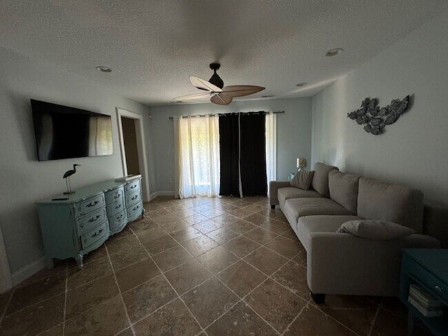 Foto del edificio - Immaculate 4 bedroom 3.5 bath Home at Nort...