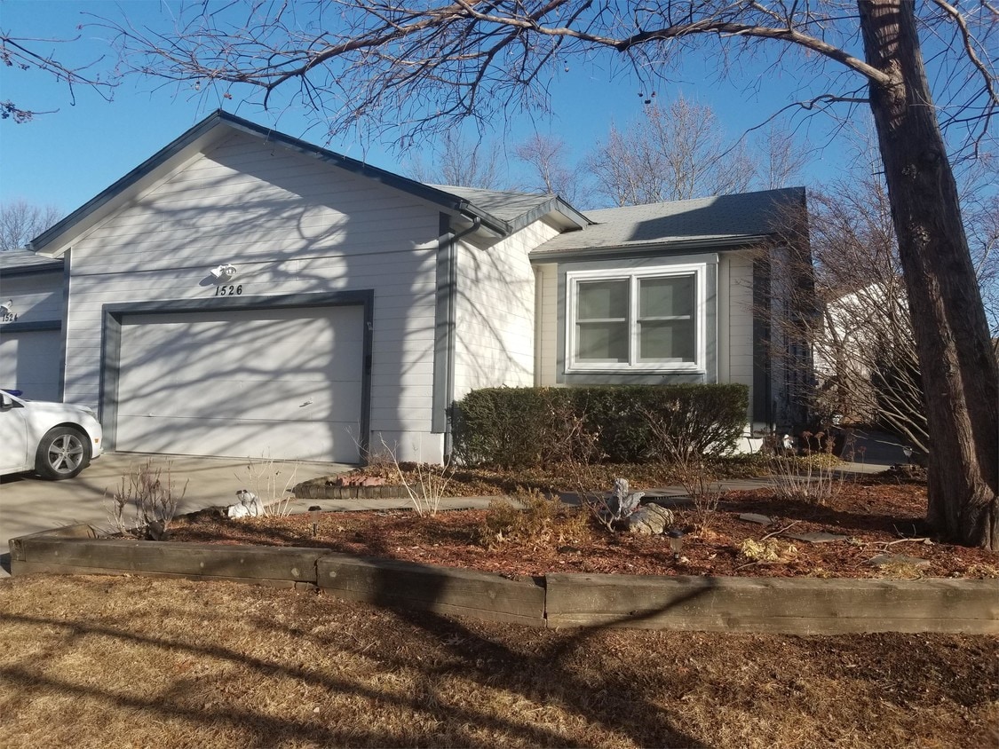 1526 E 123rd Ter, Olathe, KS 66061 Townhome Rentals in Olathe KS