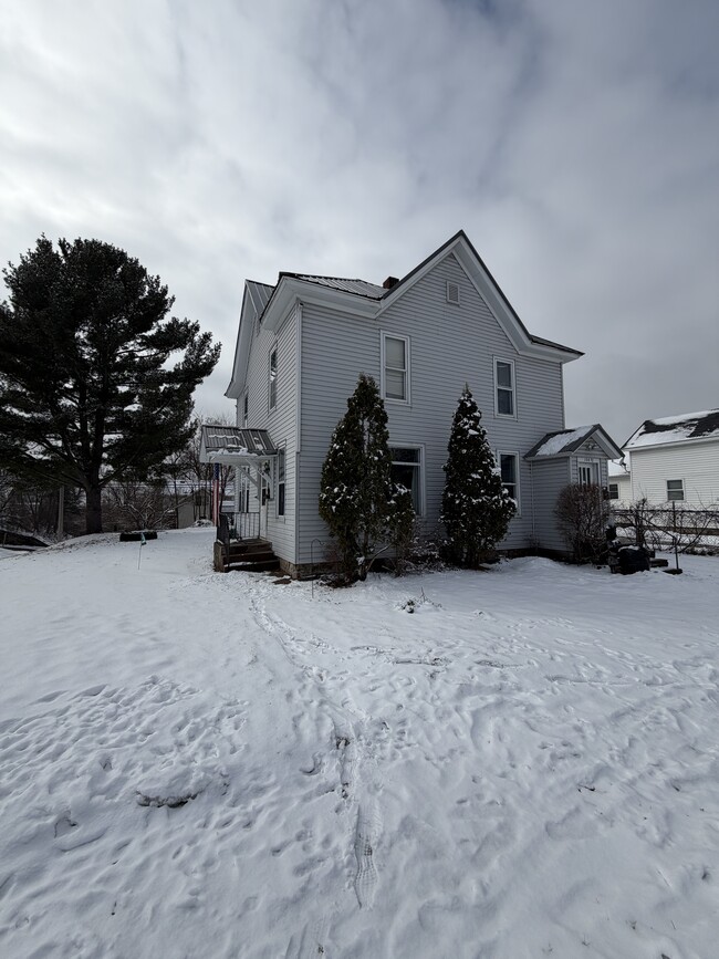 Building Photo - 104 N Grove St