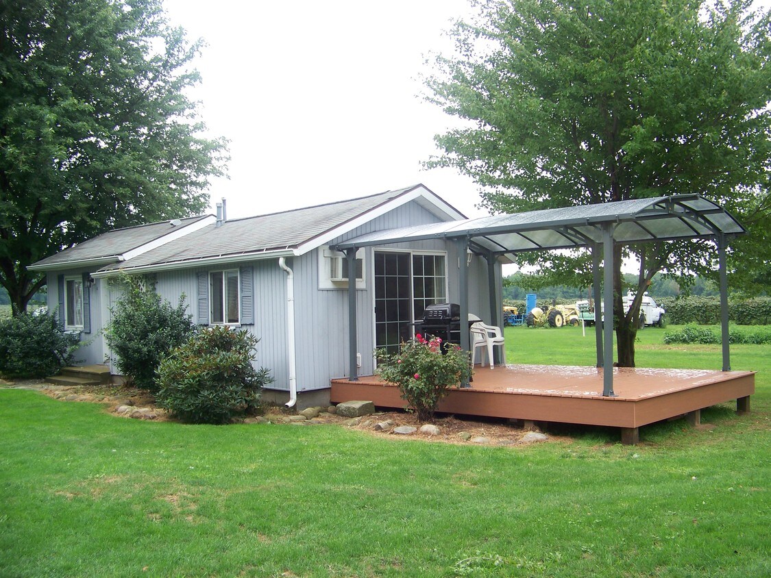 Primary Photo - 568 Middle Rd
