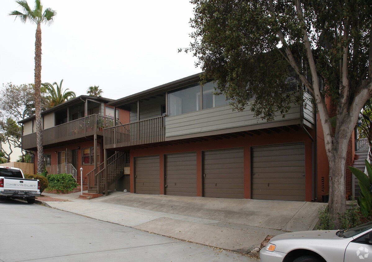Building Photo - 6678 La Jolla Blvd