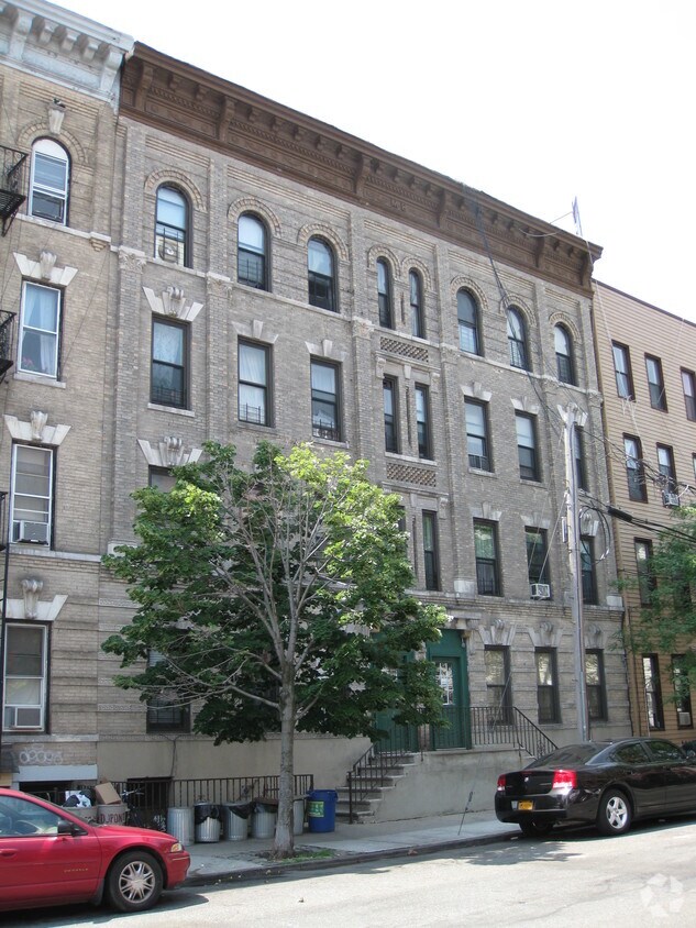 Foto del edificio - 158A Dupont St