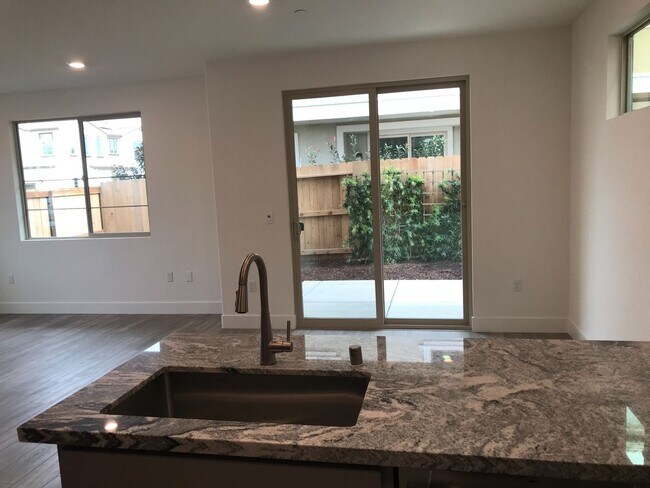 Foto del edificio - 3 Bed| 2.5 Bath | 1632 SF | Two Car Garage | Two Story | Tenant pays $175 monthly for WS&G