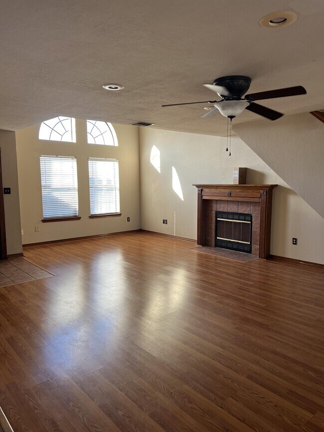 Building Photo - 414 SE Lancelot Ln
