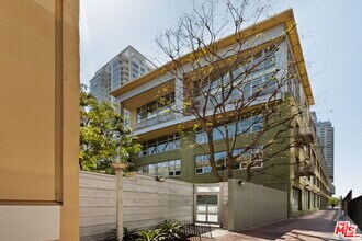 Building Photo - 1130 Flower St