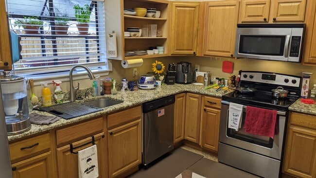 Foto del edificio - 3718 Powers Ridge Ct