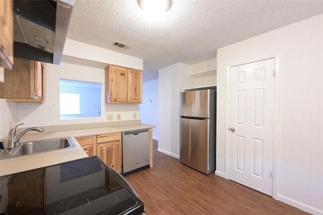 Foto del edificio - 319 W William Cannon Dr