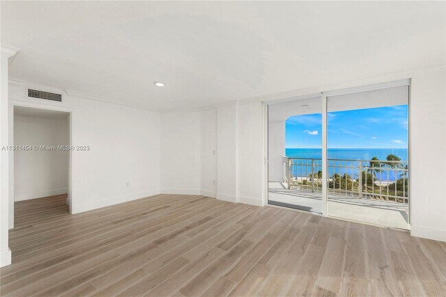 Foto del edificio - 600 Grapetree Dr