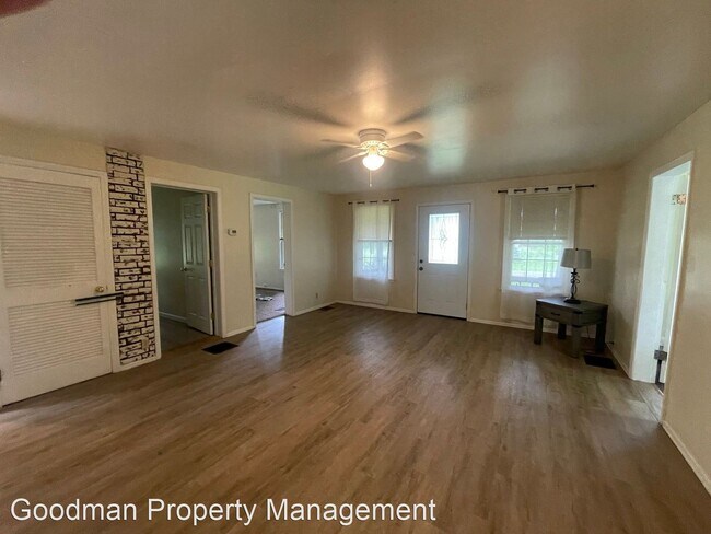 Building Photo - 3 br, 2 bath House - 675 Parma Center Road