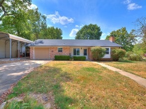 Building Photo - 463 E Johnson Ave