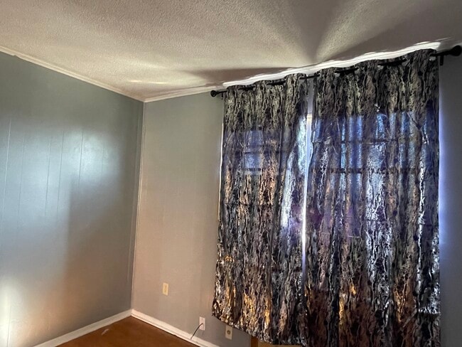 Foto del edificio - 379 Heathland Dr