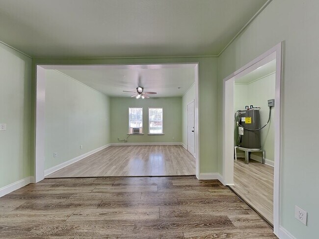 Building Photo - 3608 Holmes St