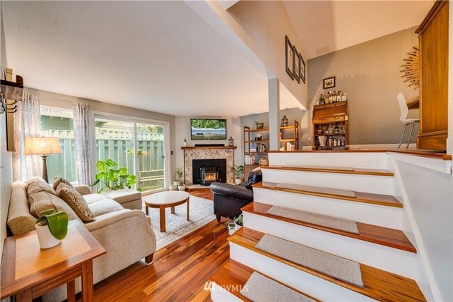 Foto del edificio - Beautifully Remodeled 2 bed/1.5 Bath Townh...