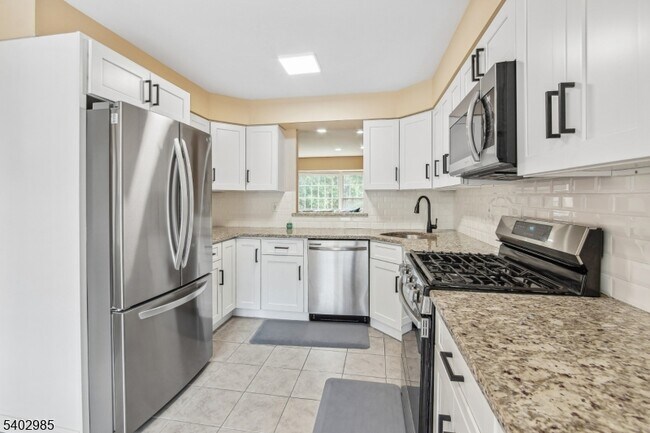 Foto del edificio - 4 Tow Path Cres