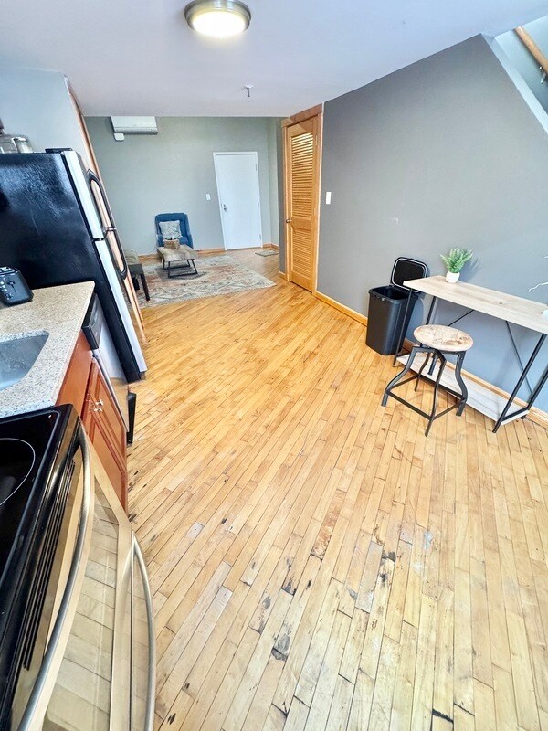 Building Photo - 114 Virginia St