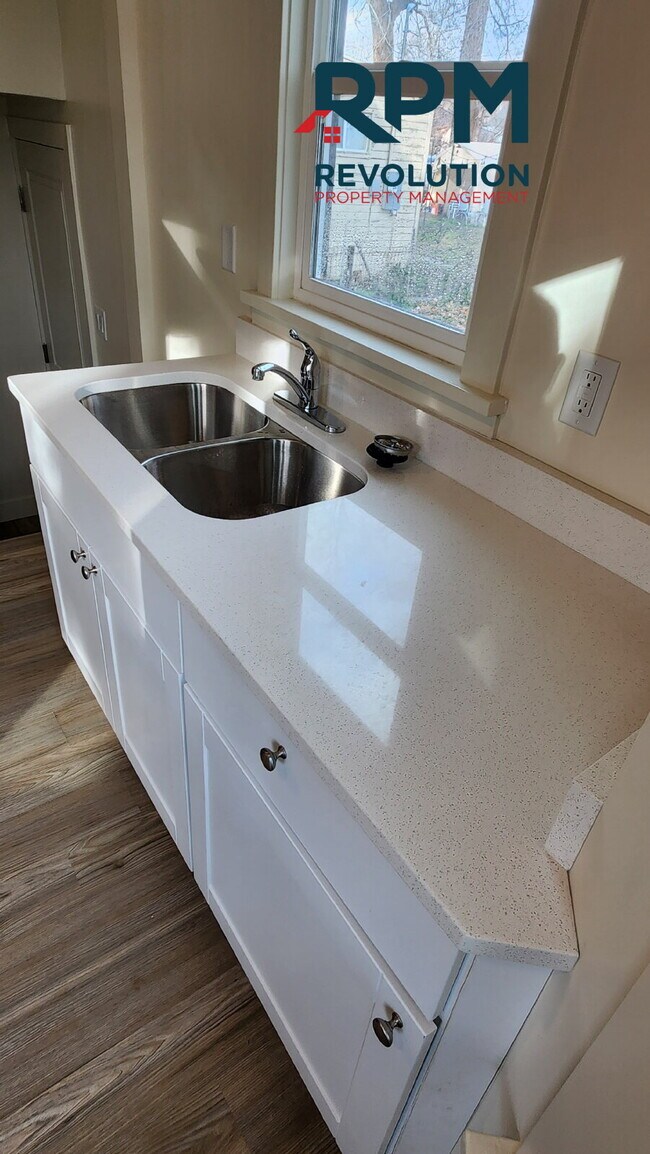 Foto del edificio - "Charming 3-Bed in Ogden: Spacious 1104 Sq Ft Living!"