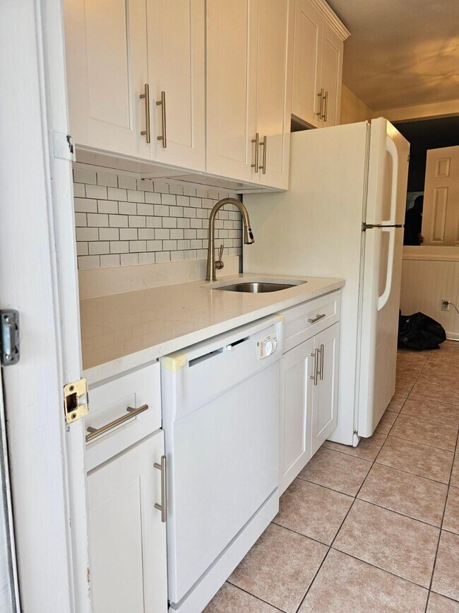 Dishwasher/Refrigerator - 120 Columbus Pl
